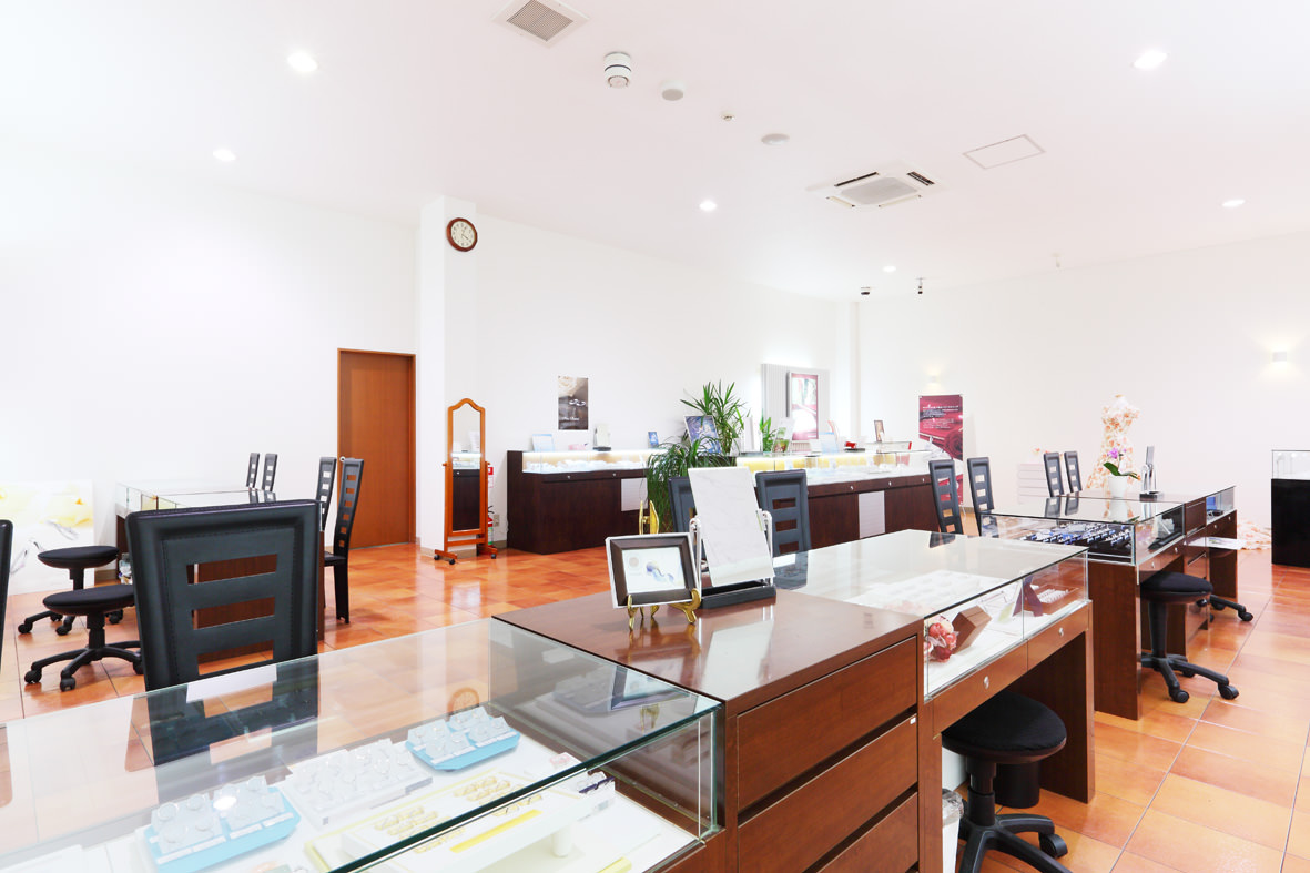 ラフィーネヒラタ 荒牧店店内01